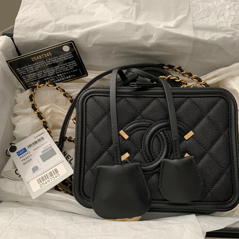 Chanel CC Filigree Vanity Small Black